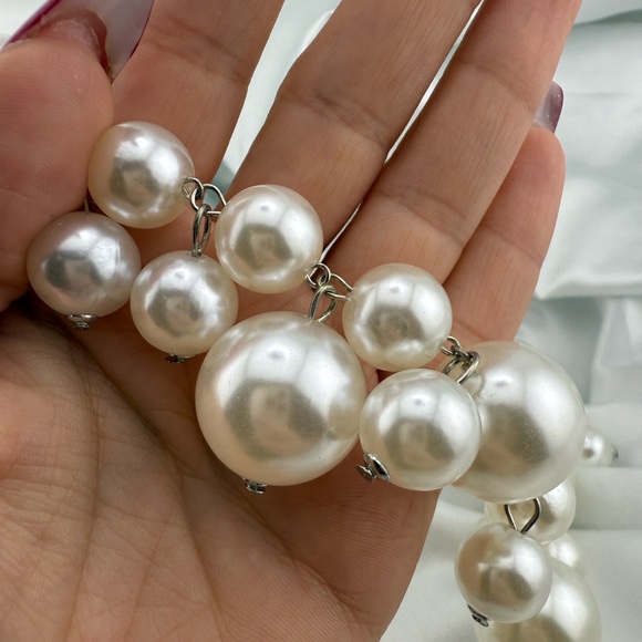 White Pearl shimmer color silver statement adjustable Necklace - Picture 5 of 10